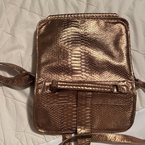 Volcom stone metallic bronze adjustable strap purse - Picture 4 of 4